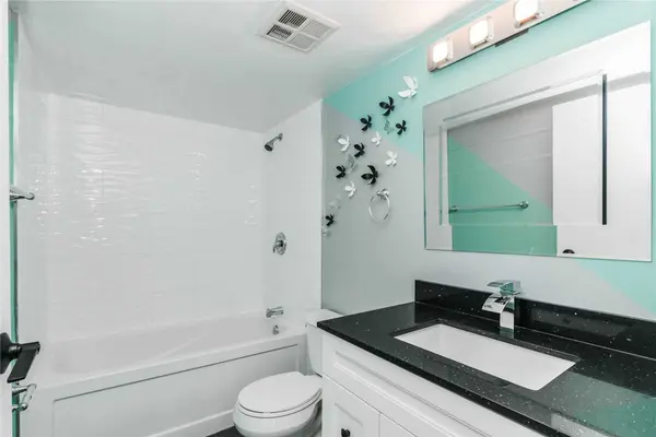 Toronto W10, ON M9V 5G8,3 Rowntree RD #1605