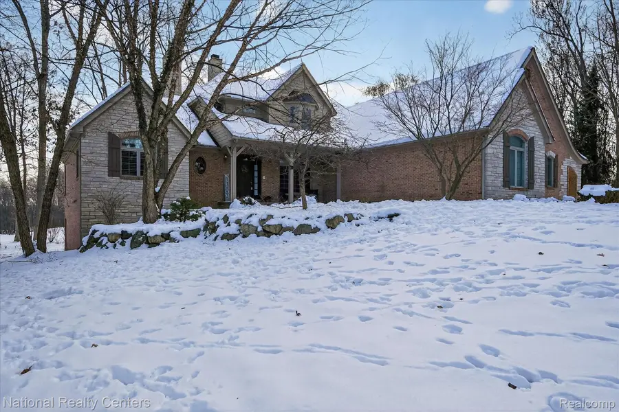 1569 Gleneagles, Highland, MI 48357