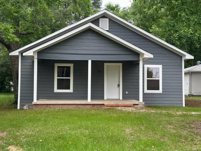 907 Davis Street S, Sulphur Springs, TX 75482