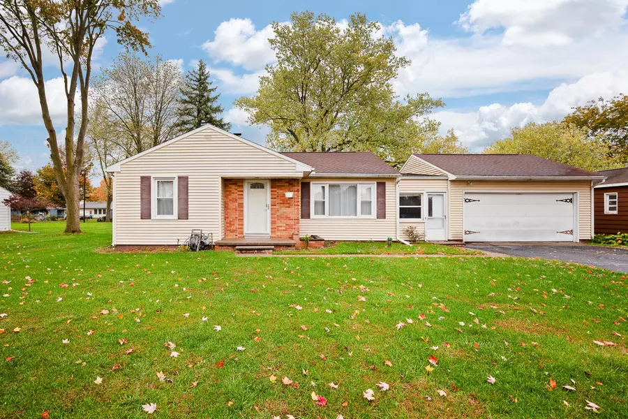 2741 Sharon DR, Adrian, MI 49221