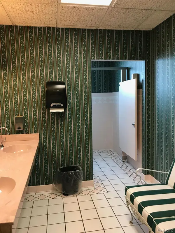 Troy, MI 48084,2820 W MAPLE RD #130