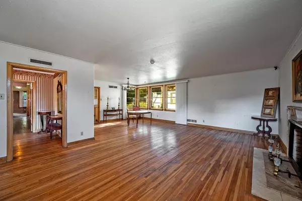 Denison, TX 75020,1114 W Walker Street