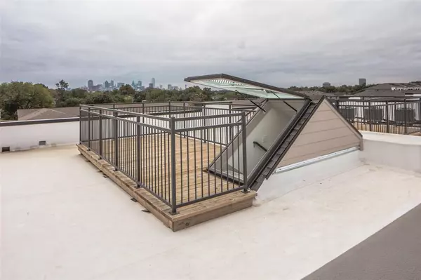 Dallas, TX 75235,3383 Cedarplaza Lane #210