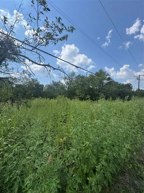 Mart, TX 76664,303 N Waco St