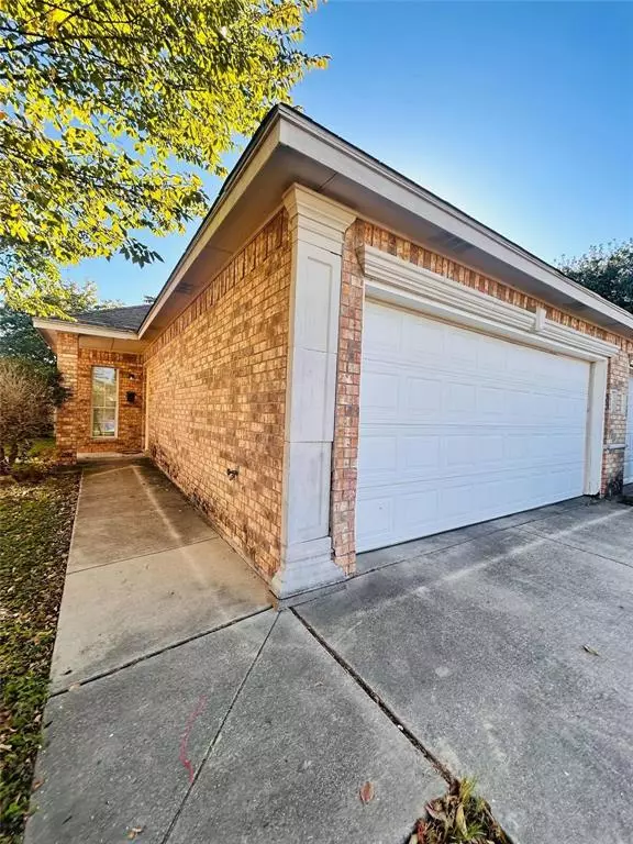 713 Kingston Drive, Grand Prairie, TX 75051