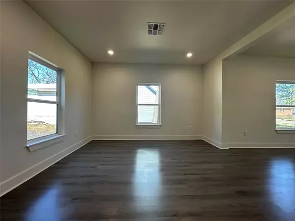 Sulphur Springs, TX 75482,907 Davis Street S