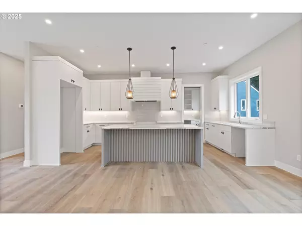 Cannon Beach, OR 97110,740 MONICA CT