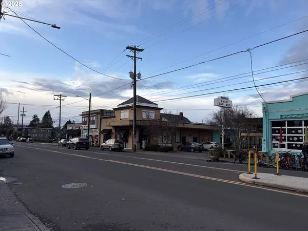 Portland, OR 97215,4615 SE Hawthorne BLVD