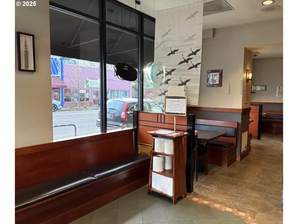 Portland, OR 97215,4615 SE Hawthorne BLVD