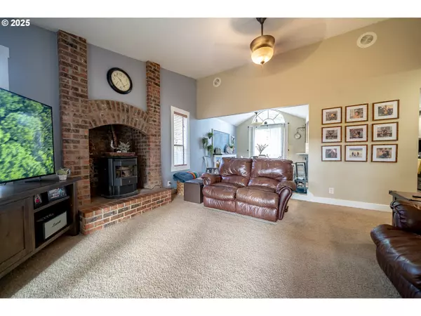 Stayton, OR 97383,1364 DAWN DR