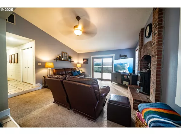 Stayton, OR 97383,1364 DAWN DR