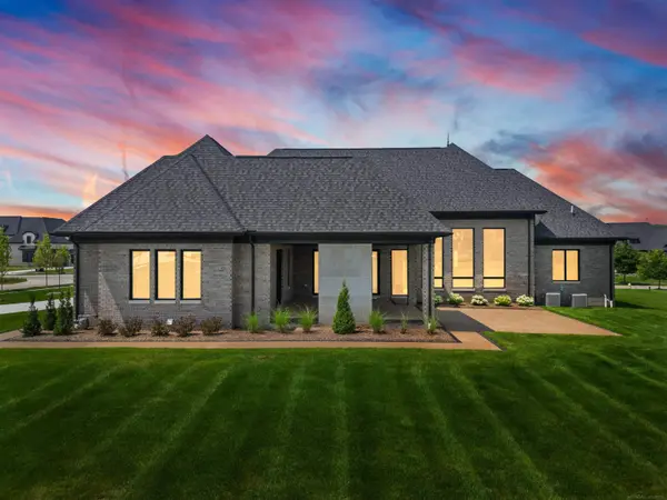 61570 Cotswold DR, Washington Twp, MI 48094