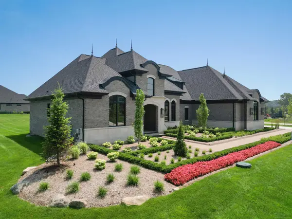 61570 Cotswold DR, Washington Twp, MI 48094