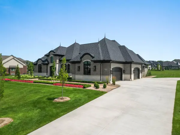 61570 Cotswold DR, Washington Twp, MI 48094