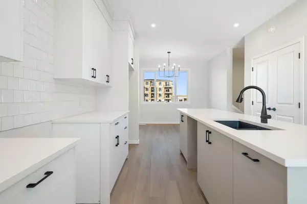 Calgary, AB T2X 5Y4,13 Creekview MNR SW