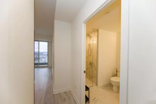 Toronto C14, ON M2M 3T9,7 GOLDEN LION HTS #3106