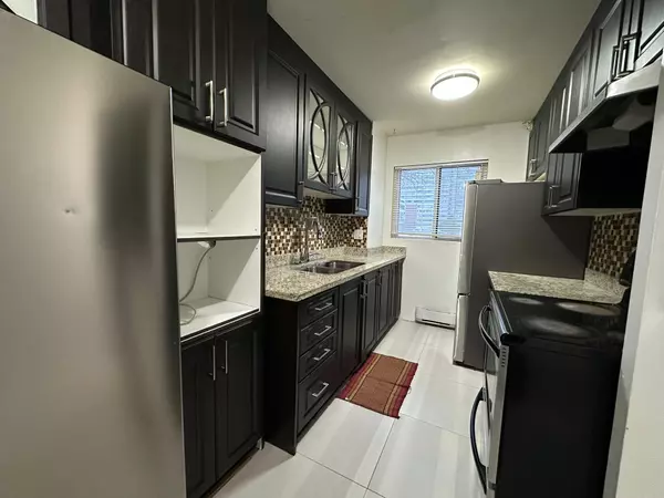 Toronto C11, ON M3C 2Y9,140 Leeward Glenway #117