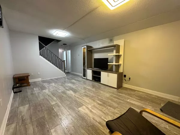 Toronto C11, ON M3C 2Y9,140 Leeward Glenway #117