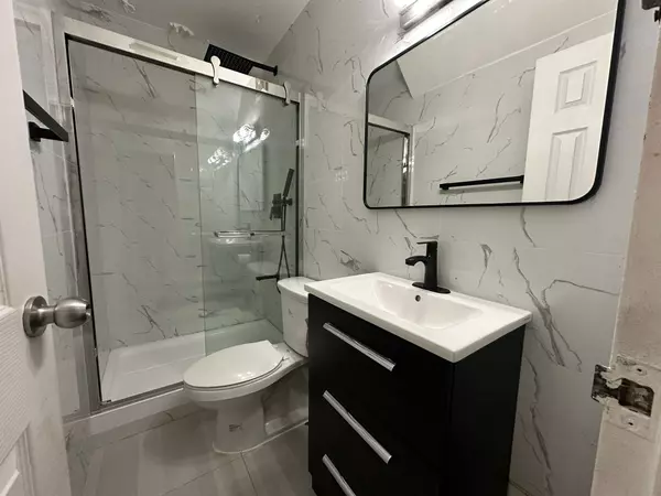 Toronto C11, ON M3C 2Y9,140 Leeward Glenway #117