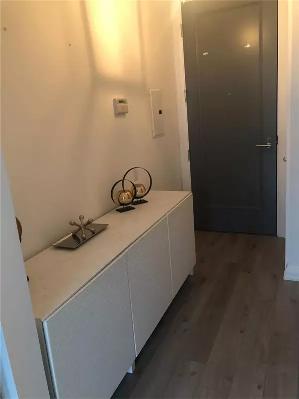 Toronto C02, ON M5R 1C4,155 YORkvill AVE S #302