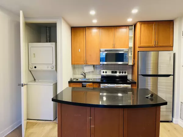 Toronto C08, ON M4W 3Y1,85 Bloor ST E #1806