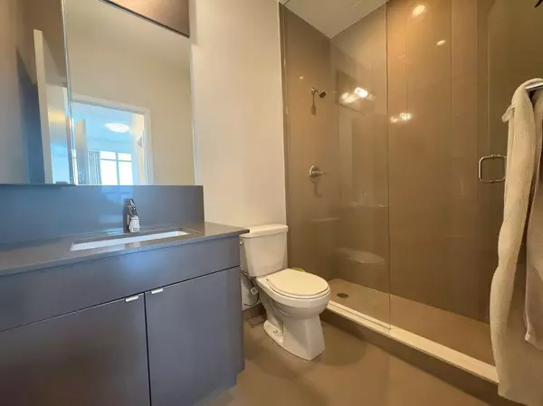 Toronto C10, ON M4S 0A4,89 Dunfield AVE #3407