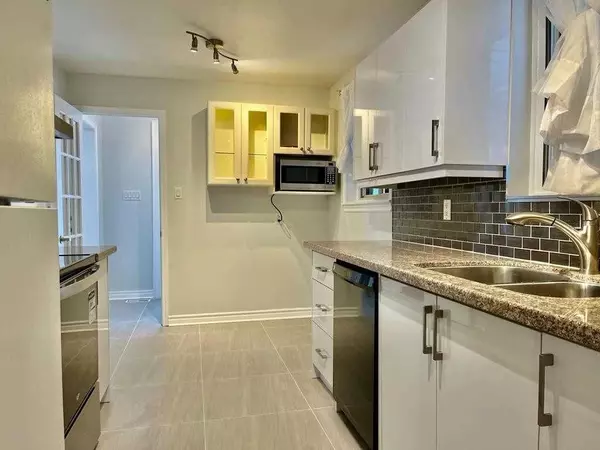 Toronto C15, ON M2H 1M7,35 Drysdale CRES