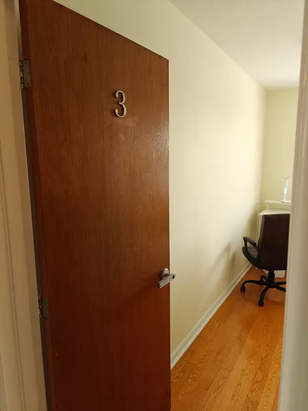 Oshawa, ON L1H 5X2,374 Central Park BLVD S ##3