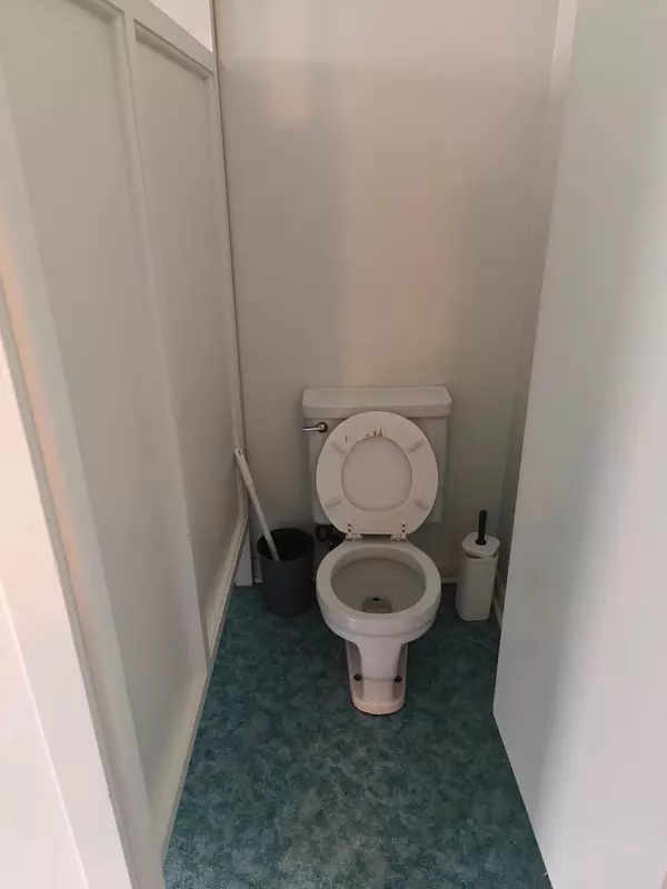 Oshawa, ON L1H 5X2,374 Central Park BLVD S ##3