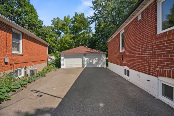 Toronto E04, ON M1R 4B2,31 Rossford RD W #Basement