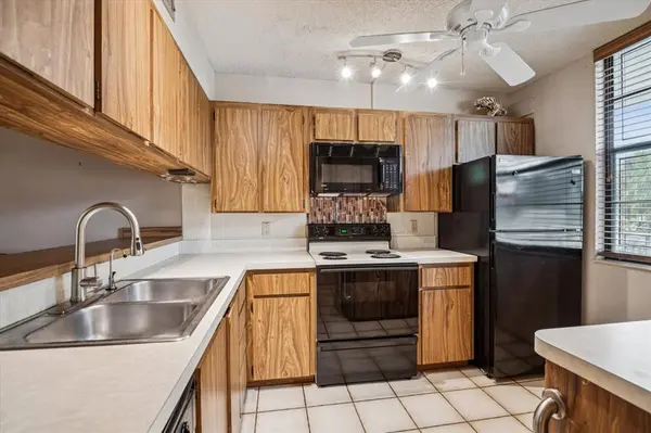 Davie, FL 33324,1502 Whitehall Dr #201