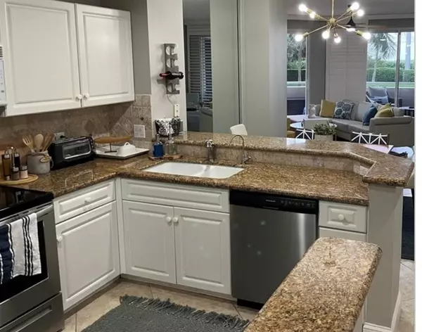 Fort Pierce, FL 34949,5051 N Highway A1a #T-4