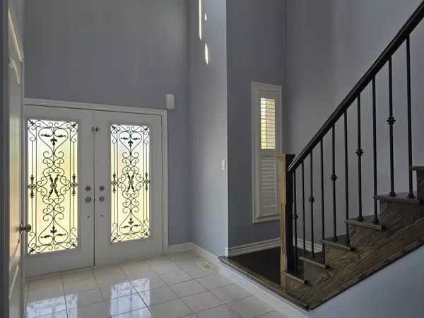 Bradford West Gwillimbury, ON L3Z 0R7,66 Hopkins CRES