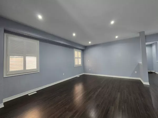 Bradford West Gwillimbury, ON L3Z 0R7,66 Hopkins CRES