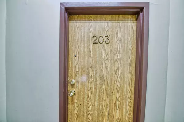 223 Jameson AVE #203, Toronto W01, ON M6K 2Y7