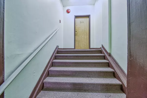 Toronto W01, ON M6K 2Y7,223 Jameson AVE #203