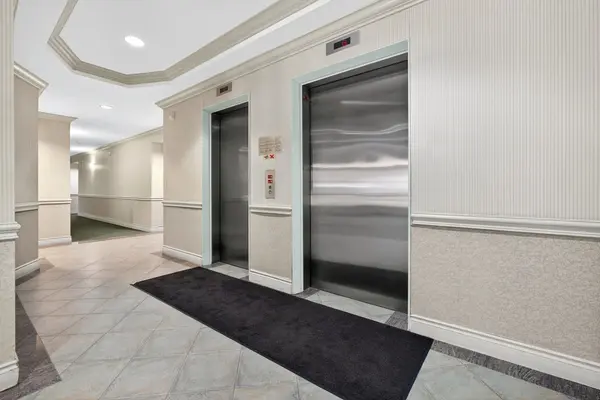 Brampton, ON L6P 1B9,10 Dayspring CIR #204