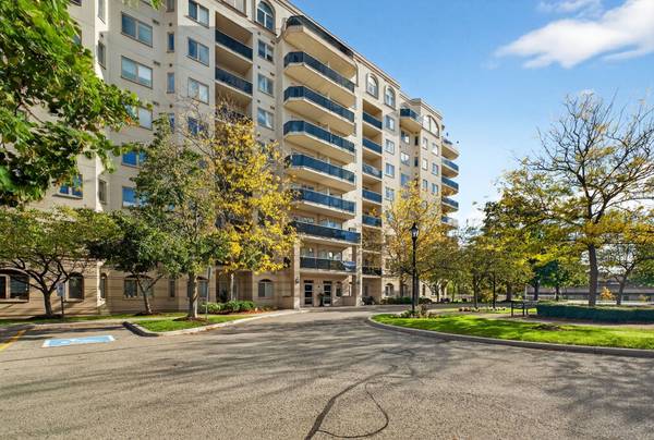 Brampton, ON L6P 1B9,10 Dayspring CIR #204