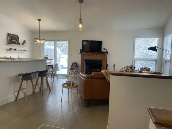 Blue Mountains, ON N0H 2P0,58 Alice ST #17