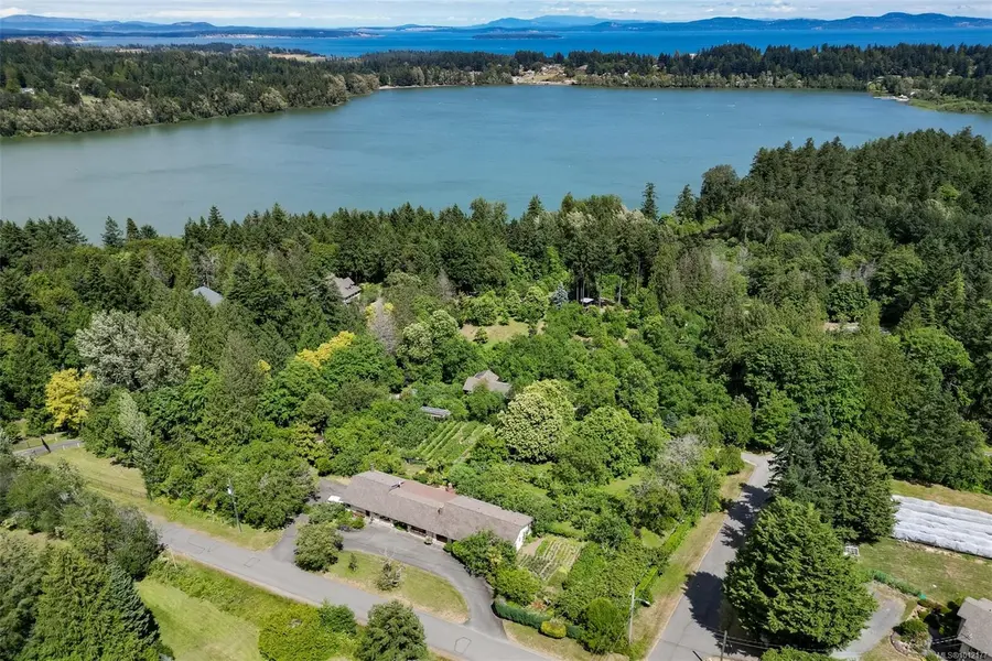 5489 Forest Hill Rd, Saanich, BC V9E 2A8