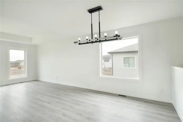 Niverville, MB R0A 0A1,12 Prestwick ST