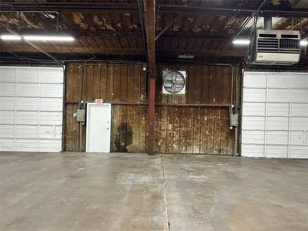 Arlington, TX 76012,2821 W Division Street