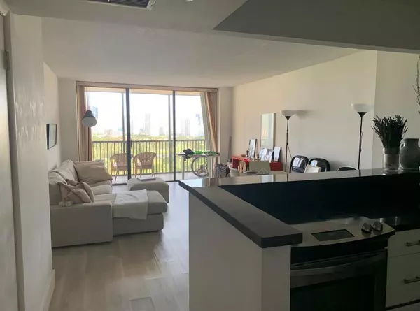 Aventura, FL 33180,20301 W Country Club Dr #2025