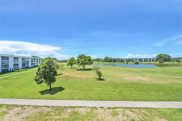 2801 Victoria Way #D3, Coconut Creek, FL 33066