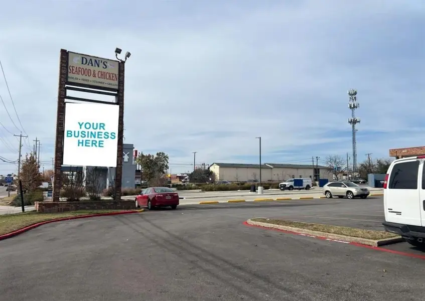 3215 W Pleasant Run Road #200, Lancaster, TX 75146