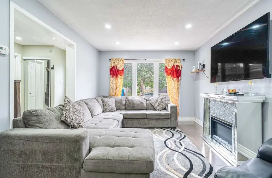 72 Norma CRES, Brampton, ON L6S 4H2