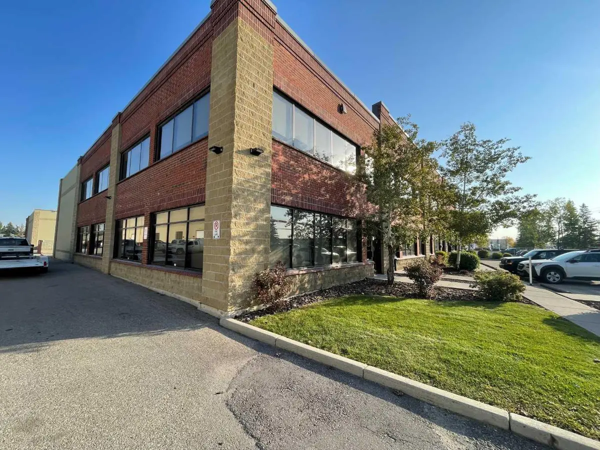 3750 46 AVE SE #101, Calgary, AB T2B 0N1