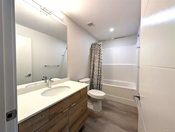 Nanaimo, BC V9T 0M8,4830 Cedar Ridge Pl #306