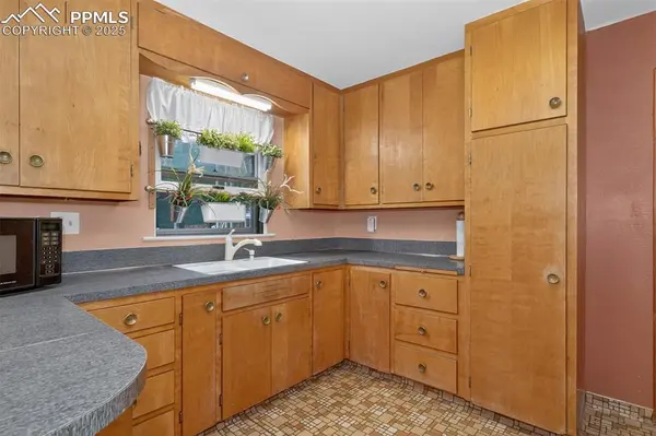 Colorado Springs, CO 80907,822 W Monroe ST