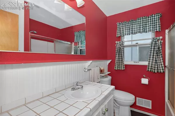 Colorado Springs, CO 80907,822 W Monroe ST